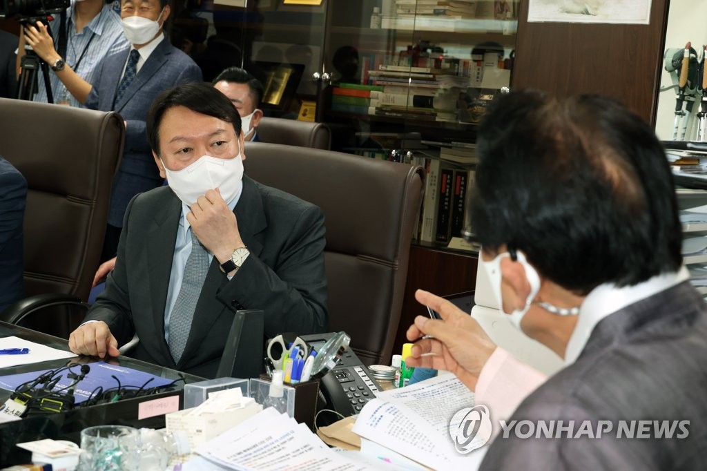 대한노인회 찾은 윤석열