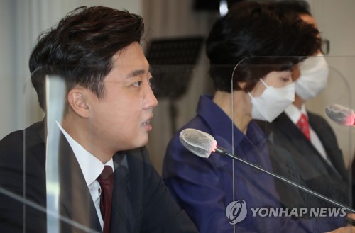 관훈토론회에서 발언하는 이준석 대표