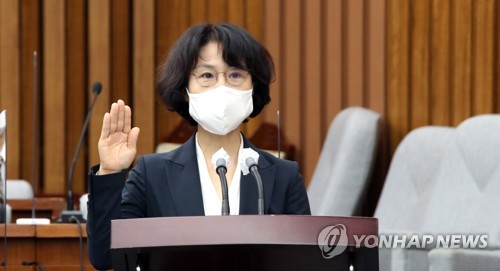 선서하는 오경미 대법관 후보자