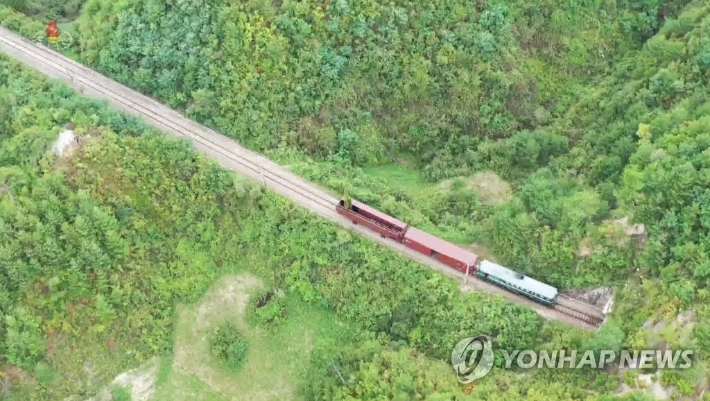 북한, 어제 열차서 탄도미사일 발사…"동해상 800㎞ 목표 타격"