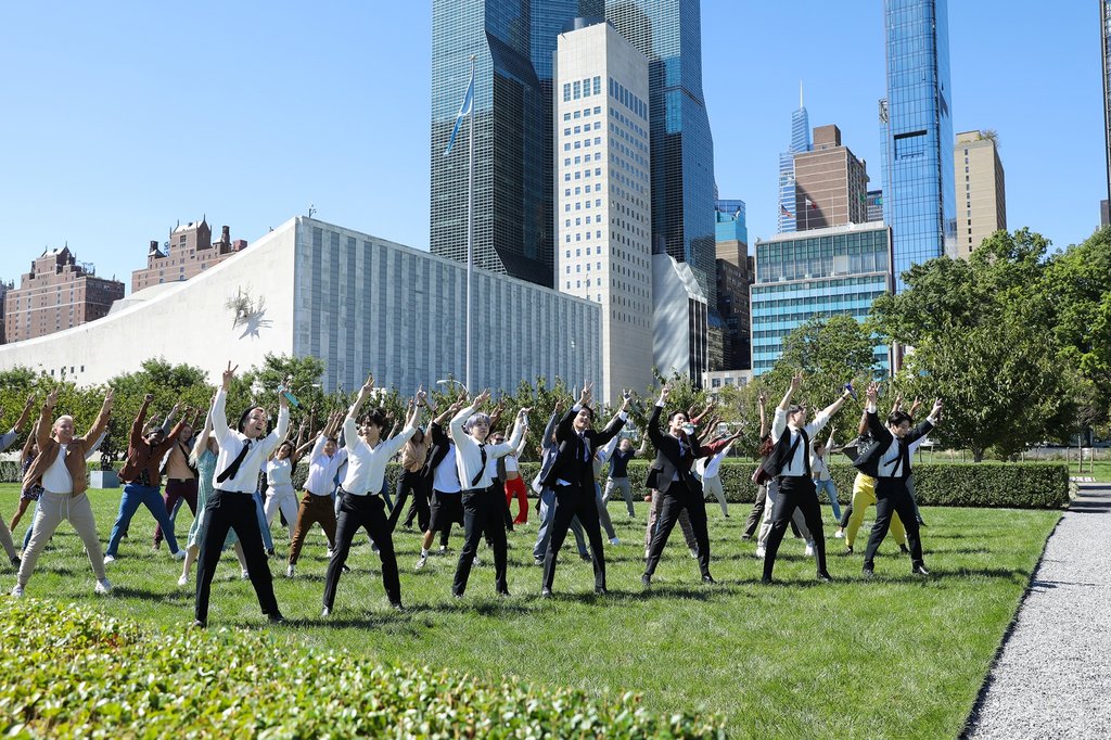 «Permission to Dance» devant l'ONU «Permission to Dance» devant l'ONU