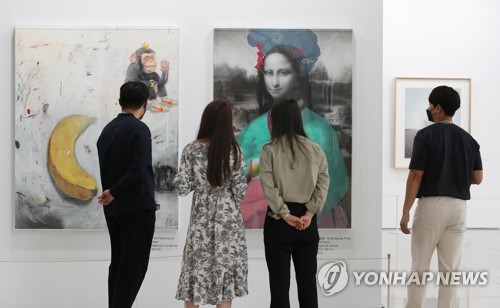 갤러리로 변신한 인천공항 제1교통센터