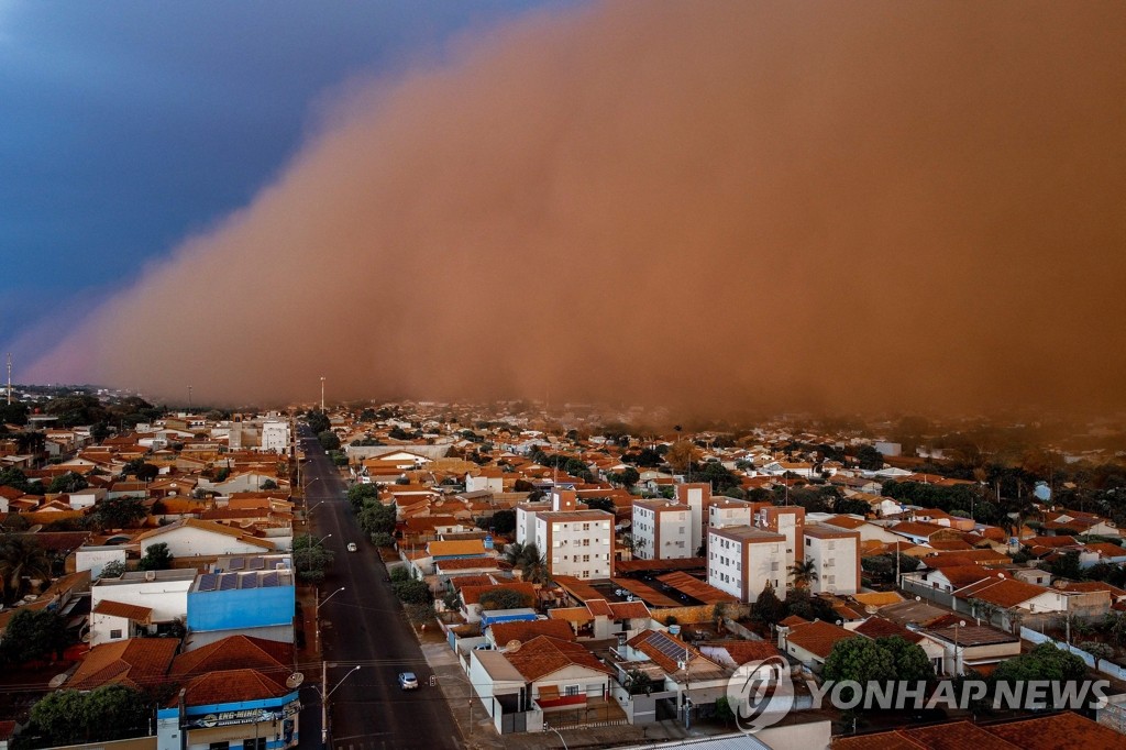 거대한 황사 바람에 뒤덮인 브라질 동남부 지역