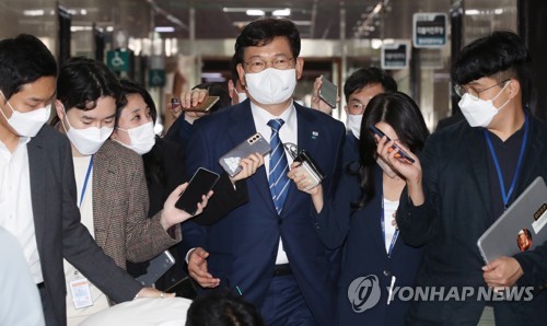 비공개 당무위원회의 참석하는 민주당 송영길 대표