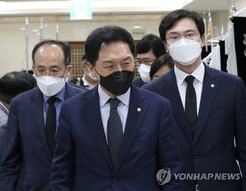 고 이완구 전 총리 빈소 찾은 김기현 원내대표