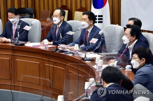 발언하는 국민의힘 김기현 원내대표