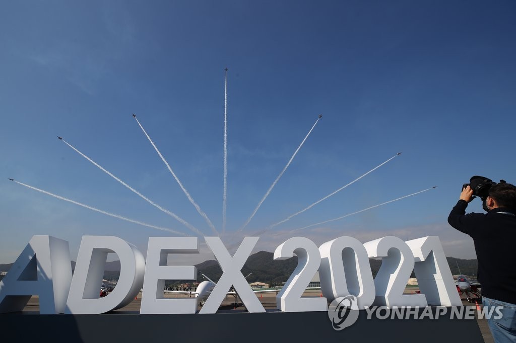 ADEX 2021 축하하는 블랙이글스 비행