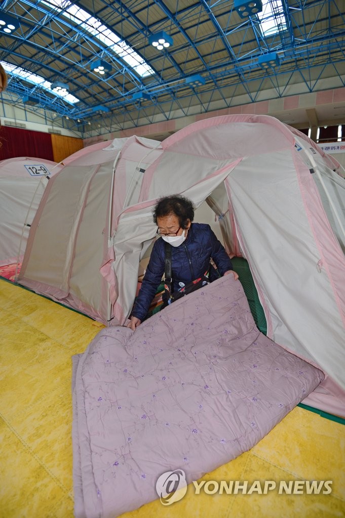 Removal of temporary shelter for quake-hit Pohang residents Removal of temporary shelter for quake-hit Pohang residents