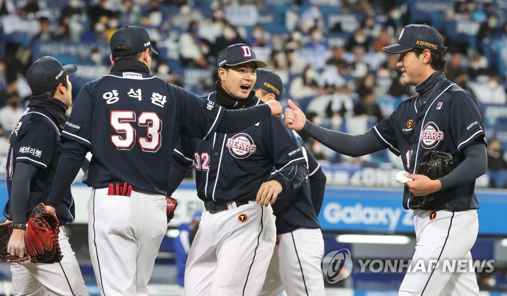 Hong Geon-hui of the Doosan Bears (R) is greeted by teammates after retiring the side against the Samsung Lions in the bottom of the sixth inning during Game 1 of the second round in the Korea Baseball Organization postseason at Daegu Samsung Lions Park in Daegu, some 300 kilometers southeast of Seoul, on Nov. 9, 2021. (Yonhap)