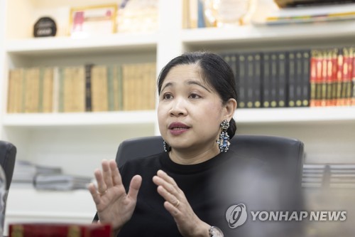 간담회에서 발언하는 디존-데베가 필리핀 대사