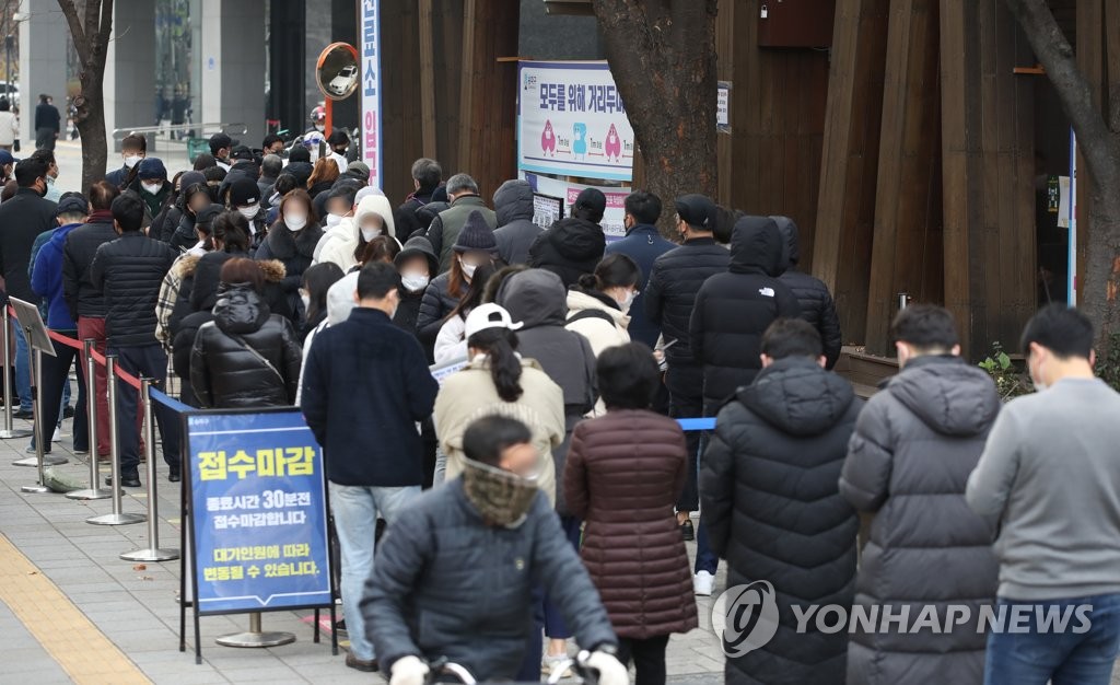 코로나19 신규확진 3천309명, 휴일에도 3천명대