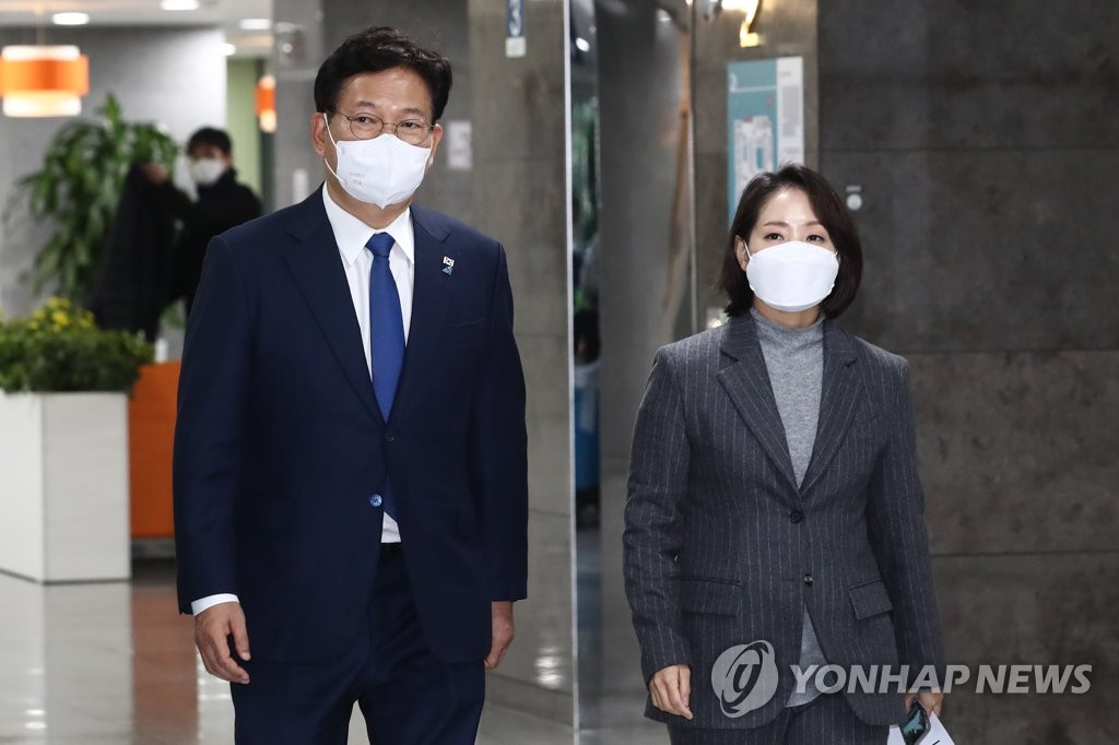 국방정책위-스마트강군위원회 참석하는 송영길과 조동연