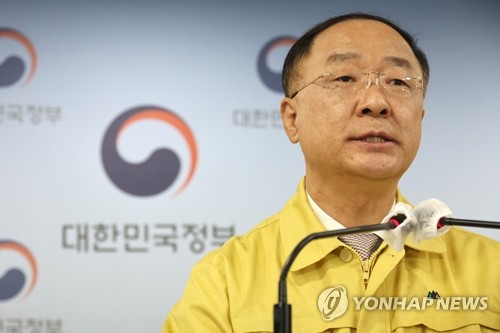 홍남기 부총리, 소상공인·방역 지원방안 발표