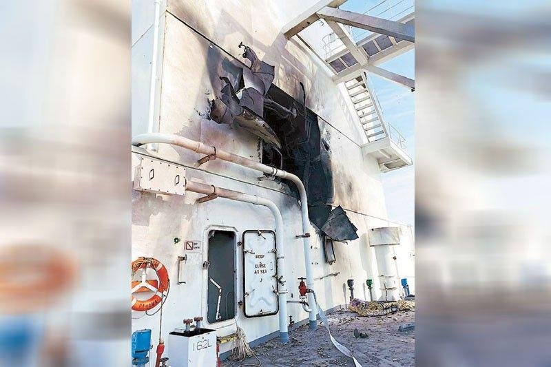 우크라이나 연안에서 로켓 공격을 당한 것으로 알려진 한 일본 선사 선박의 모습
