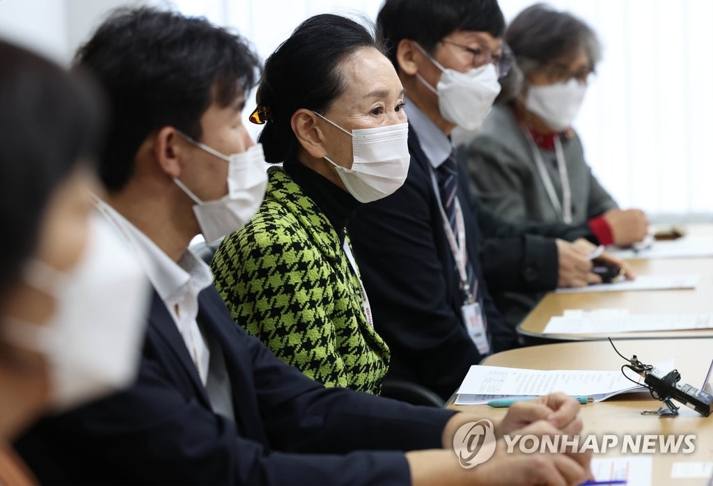 인사말 하는 한미영 회장