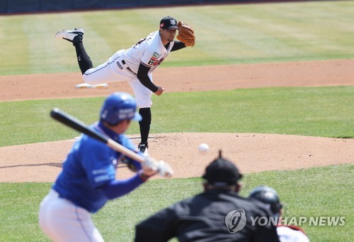 역투하는 쿠에바스
