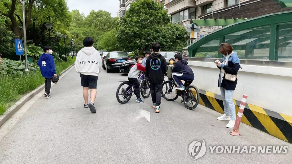 '30분의 자유' 얻은 상하이 아파트 주민들