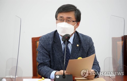 발언하는 민주당 김성환 정책위의장
