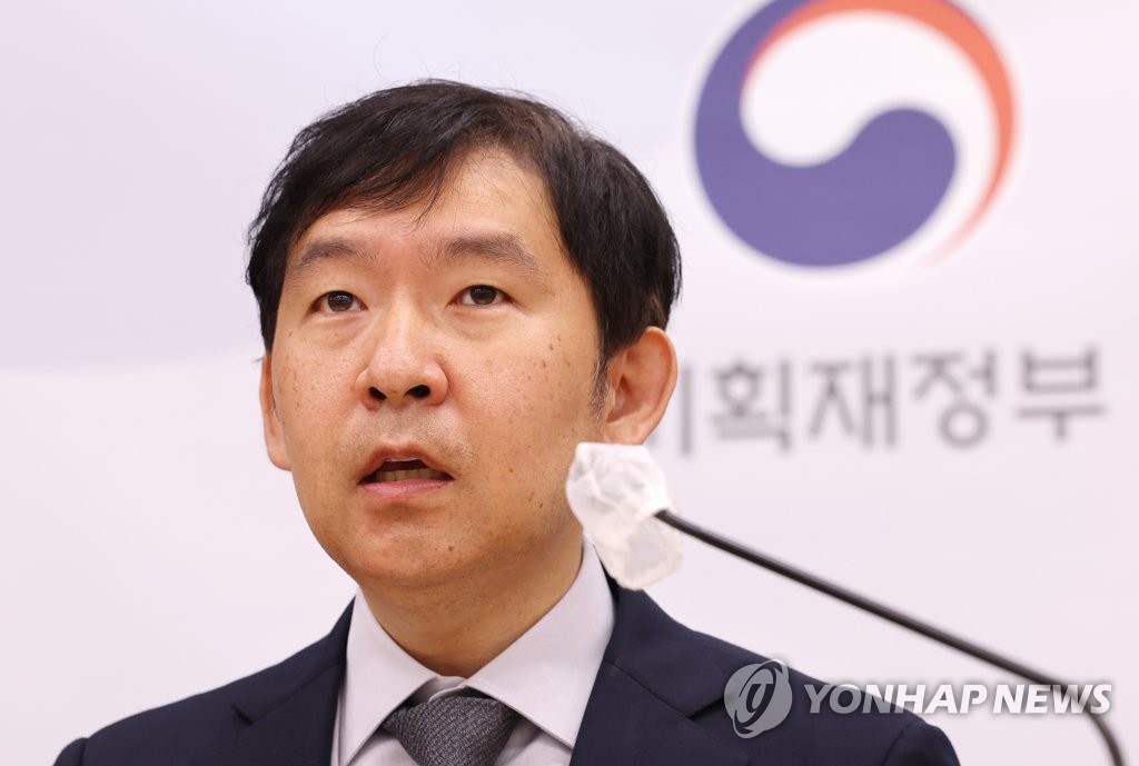 6월 경제동향 발표하는 이승한 경제분석과장