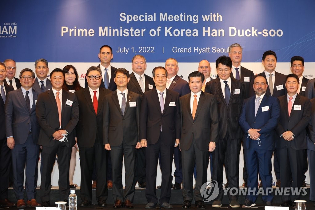 Prime minister meets AMCHAM officials Prime minister meets AMCHAM officials
