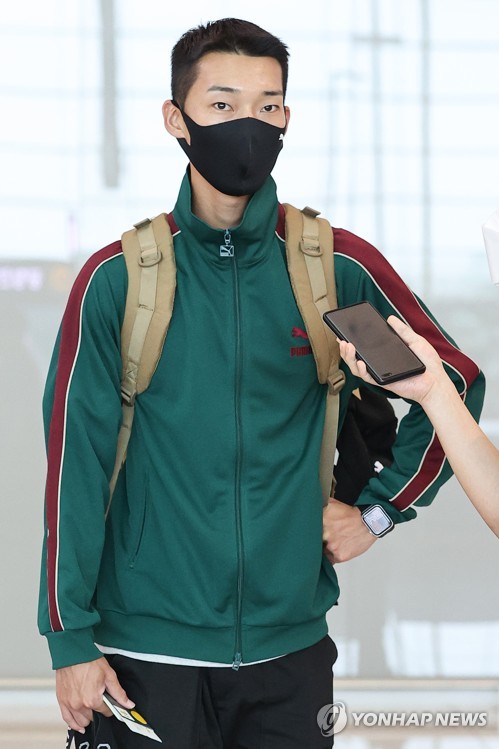인터뷰하는 우상혁
