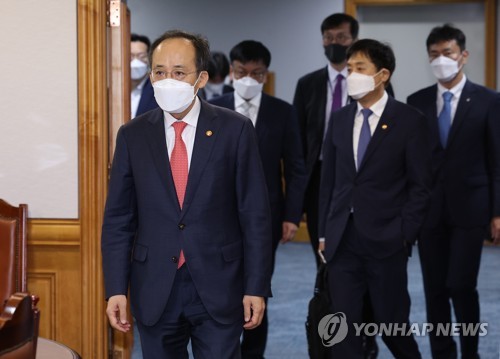 한자리에 모인 경제, 금융당국 수장들