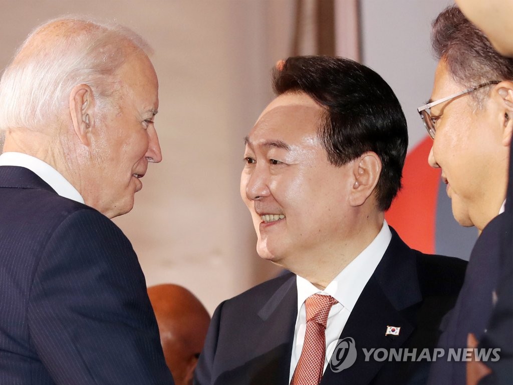 대화나누는 한미정상