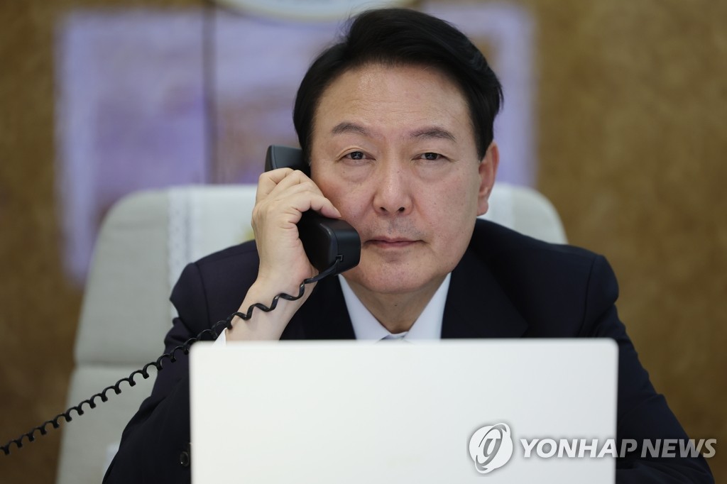 공군 1호기에서 안보상황점검회의 주재