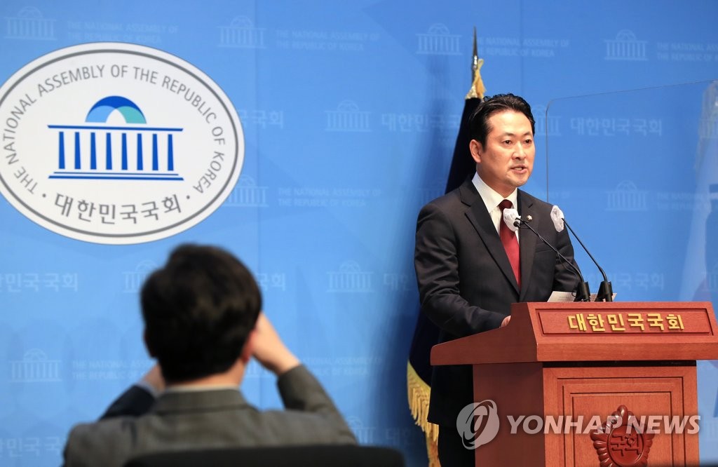 민주당 특검 제안 관련 브리핑하는 국민의힘 장동혁 원내대변인