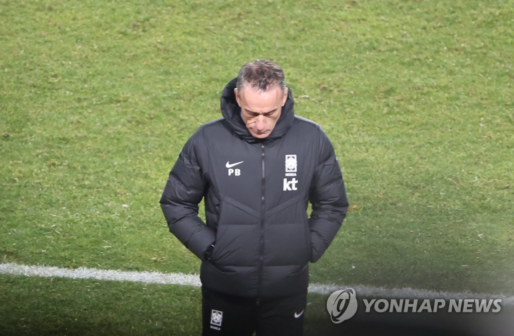 South Korea head coach Paulo Bento takes a moment during his team's football friendly match against Iceland at Hwaseong Sports Complex Main Stadium in Hwaseong, Gyeonggi Province, on Nov. 11, 2022. (Yonhap)