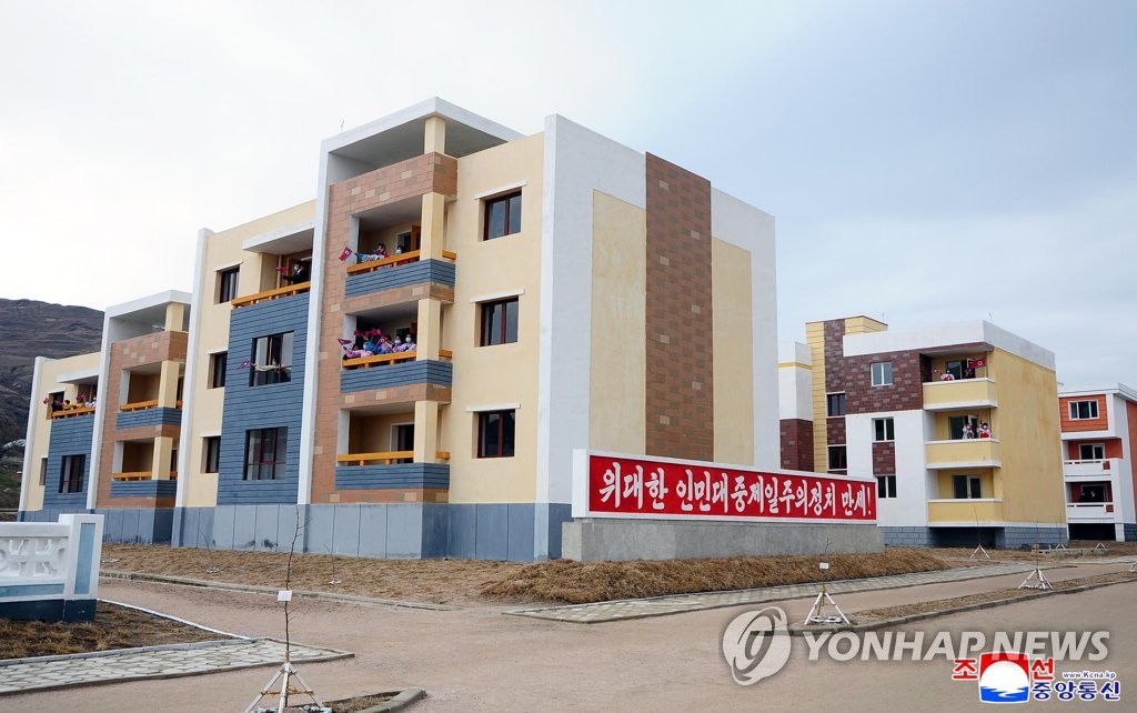 북한 함경남도 농촌에 건설된 주택