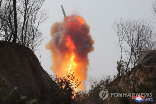 북한 "18∼19일 핵반격 가상 종합전술훈련"…김정은, 딸'주애'와 참관