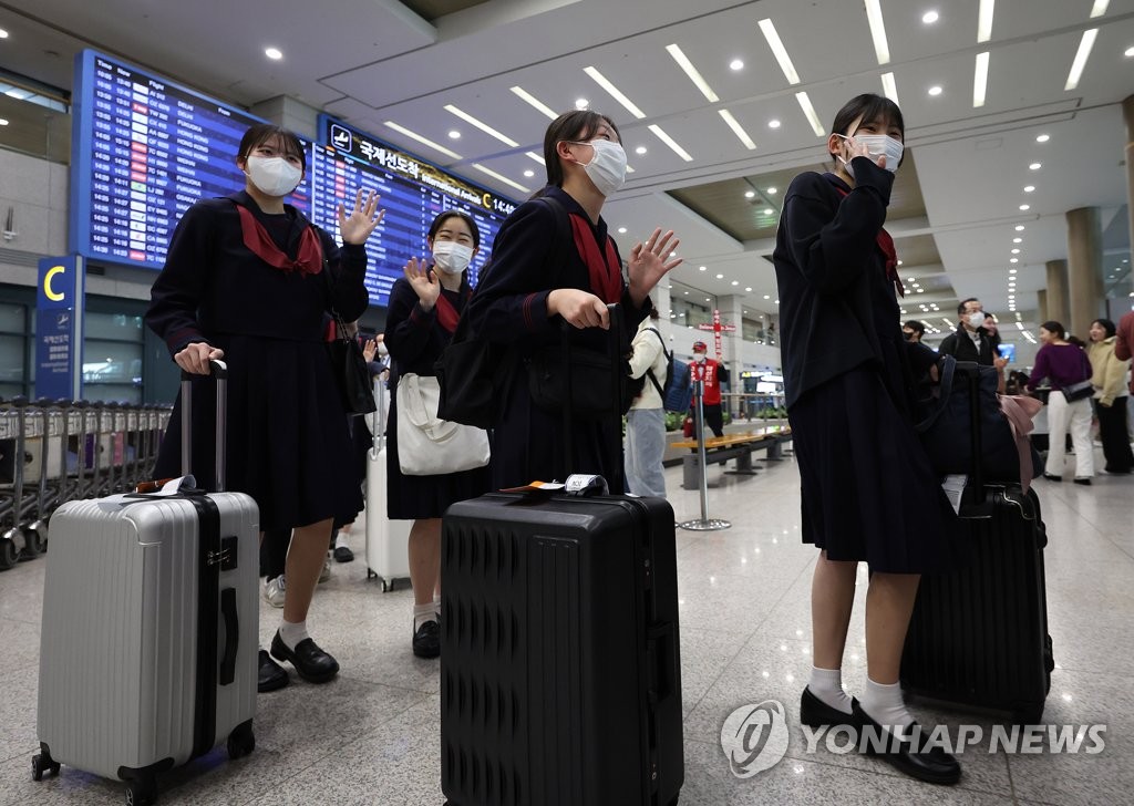 일본 학생들 '수학여행 왔어요'