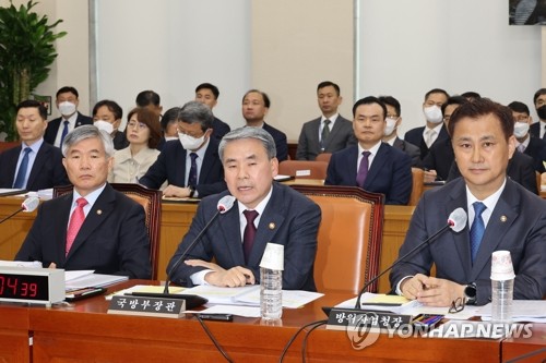 이종섭 국방부 장관, 의원질의에 답변