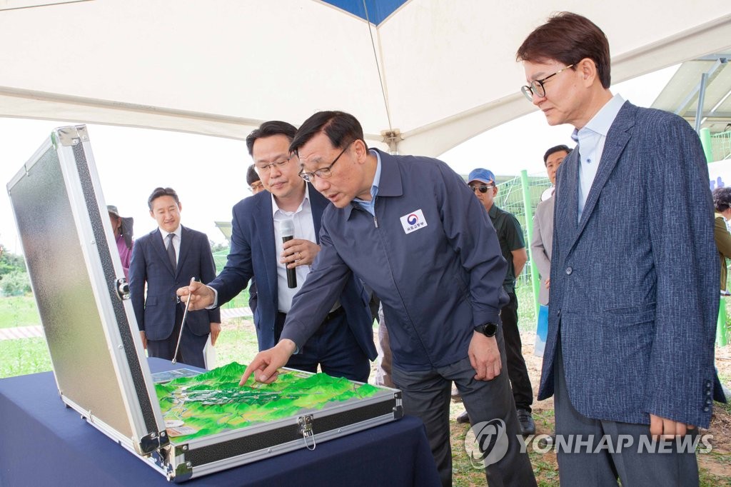 어명소 차관, 대구경북통합신공항 이전 부지 방문