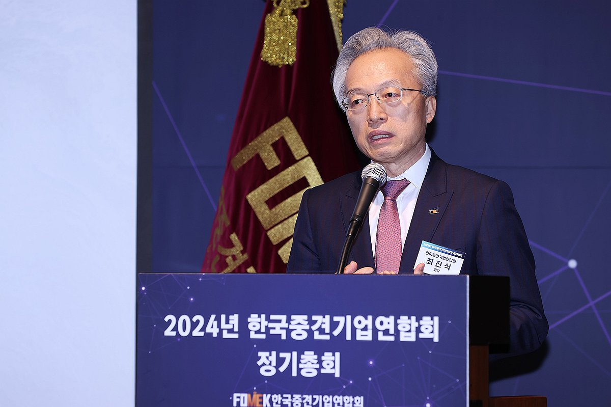 발언하는 최진식 한국중견기업연합회 회장