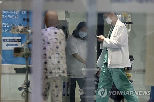 서울의대 교수들, 오늘 총회서 '주 1회 전원 휴진' 논의
