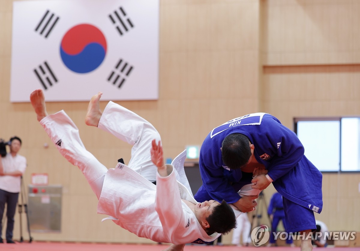 훈련하는 김민종…금빛 한판승을 위하여