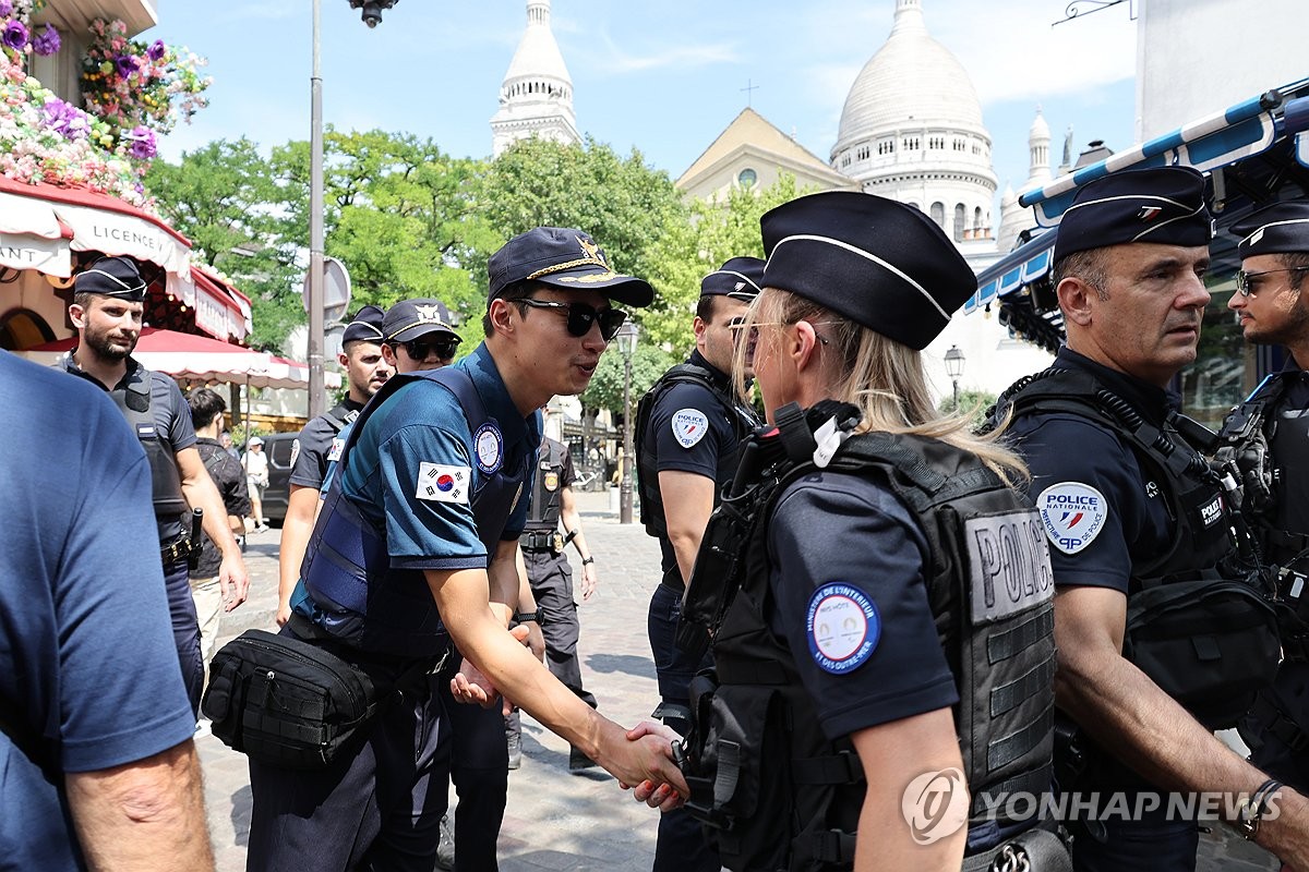 프랑스 경찰과 순찰 나선 한국 경찰