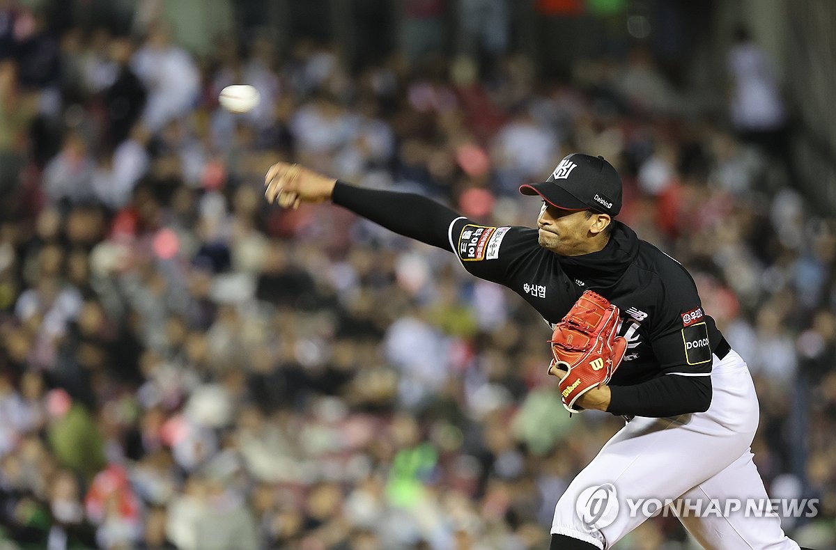 KT Wiz starter William Cuevas pitches against the Doosan Bears during the teams' Korea Baseball Organization wild card game at Jamsil Baseball Stadium in Seoul on Oct. 2, 2024. (Yonhap)