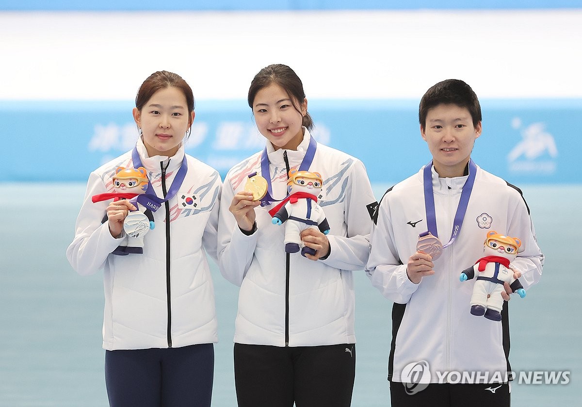 여자 100ｍ에서 금은 획득한 이나현과 김민선