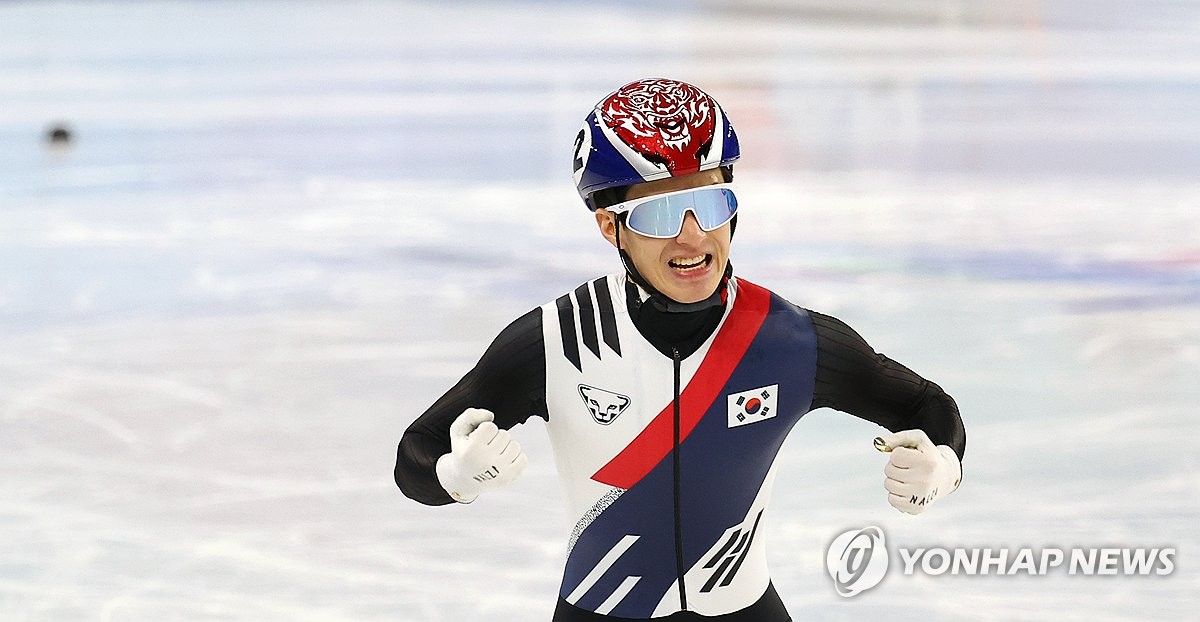 남자 1000m 금메달 획득하는 장성우