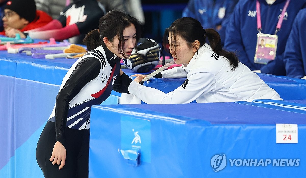 김길리 위로하는 심석희