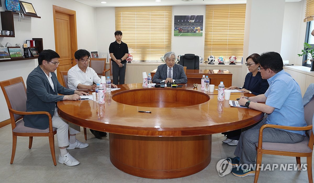 상벌위원회 개회 선언하는 조남돈 위원장