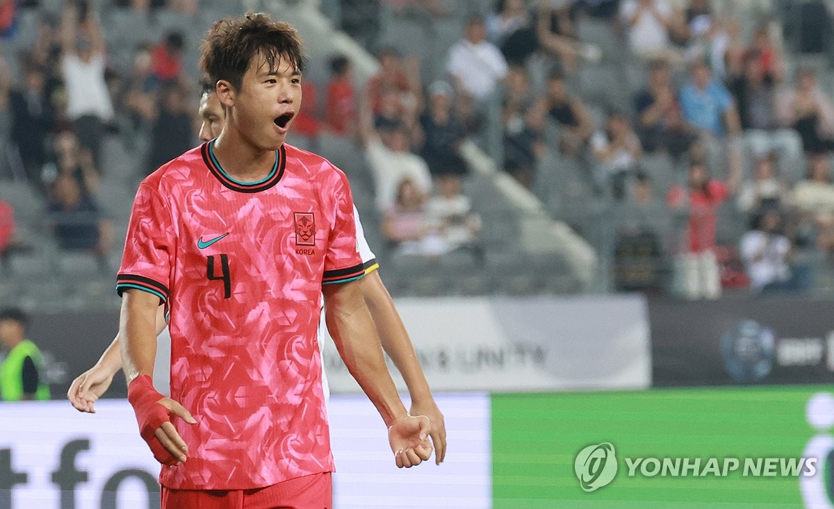 A매치 데뷔 골 넣은 김주성