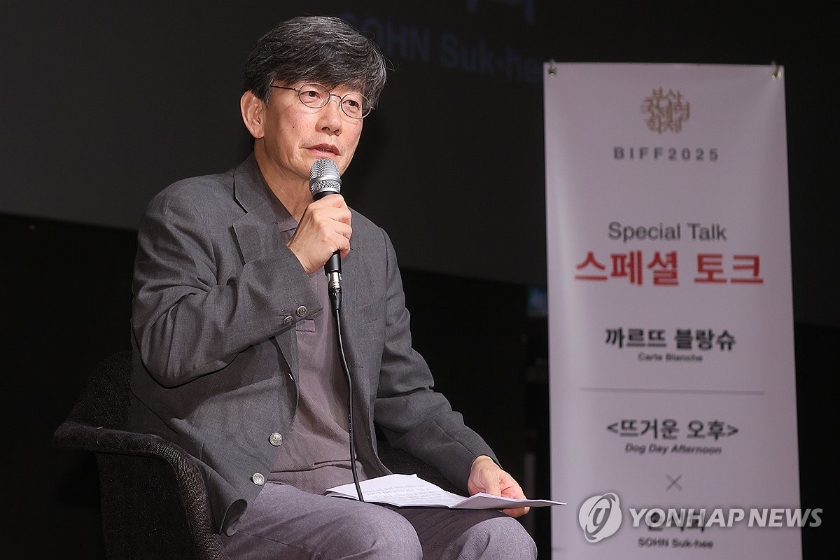 인사말하는 손석희