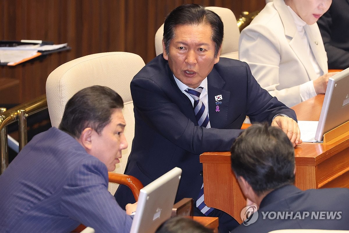 대화하는 민주당 지도부