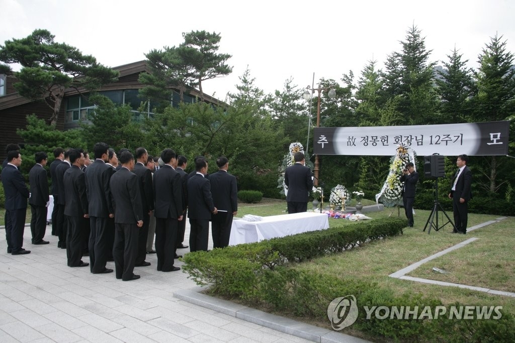 كوريا الشمالية تسمح بإقامة مراسم تذكارية لرئيس مجموعة هيونداي الراحل في جبل كومكانغ