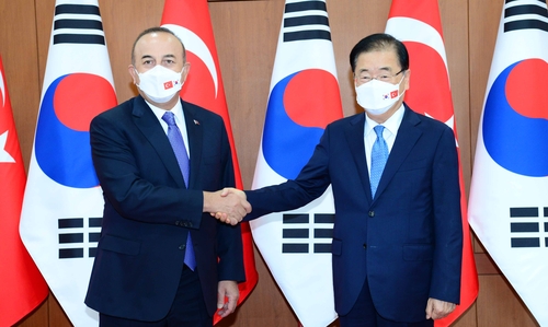 وزيرا الخارجية الكوري والتركي يتفقان على توسيع نطاق التعاون الثنائي في مجالات مختلفة - 1
