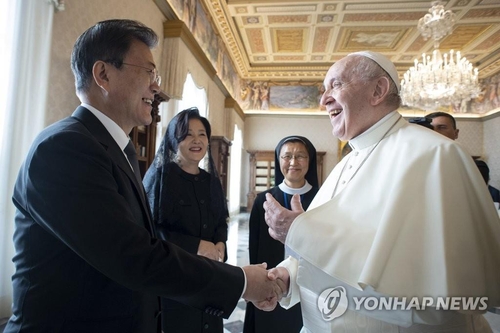 (جديد) الرئيس مون يطلب من البابا فرنسيس زيارة كوريا الشمالية